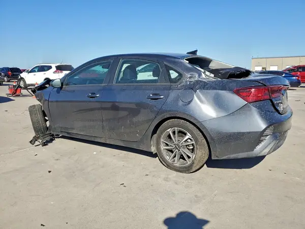 3KPF24AD9PE686828 2023 KIA FORTE - Image 2