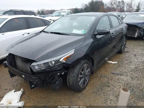 3KPF24AD9PE688854 2023 KIA FORTE - Image 2