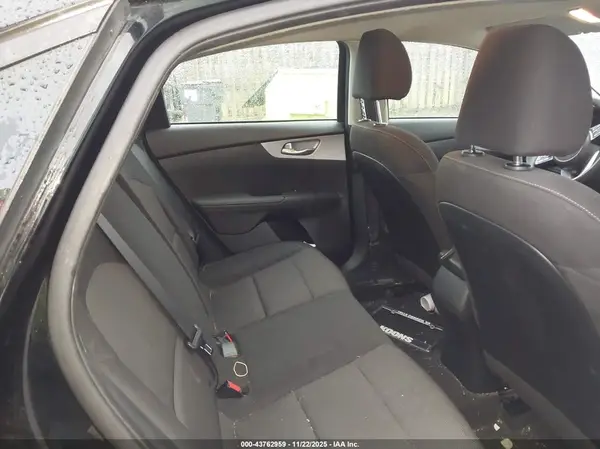 3KPF24AD9PE688854 2023 KIA FORTE - Image 8