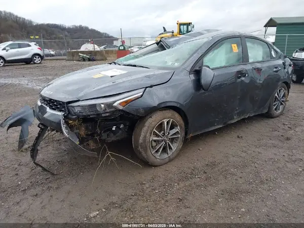 3KPF24AD9PE691284 2023 KIA FORTE - Image 2