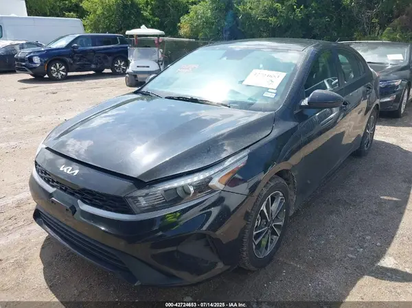 3KPF24AD9PE692466 2023 KIA FORTE - Image 2
