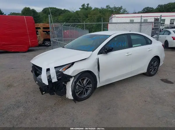 3KPF24AD9PE694623 2023 KIA FORTE - Image 2