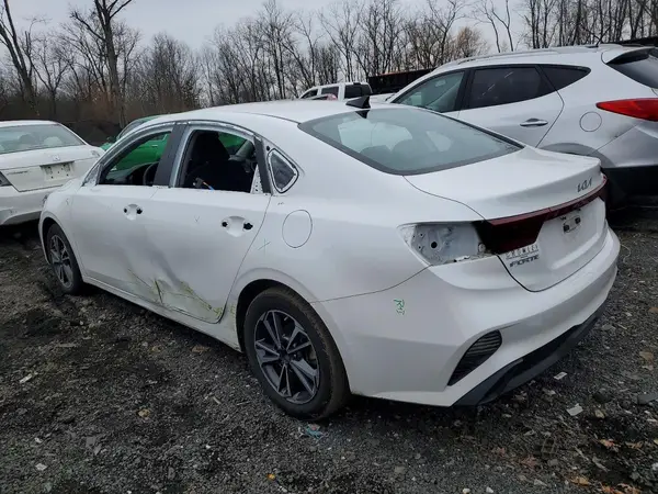 3KPF24AD9PE694914 2023 KIA FORTE - Image 2