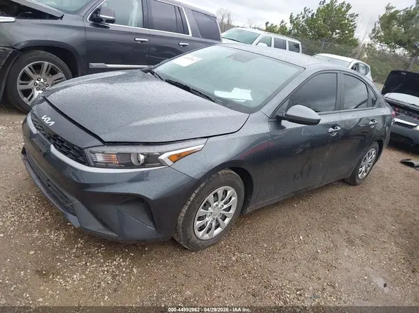 3KPF24AD9RE687853 2024 KIA FORTE - Image 2
