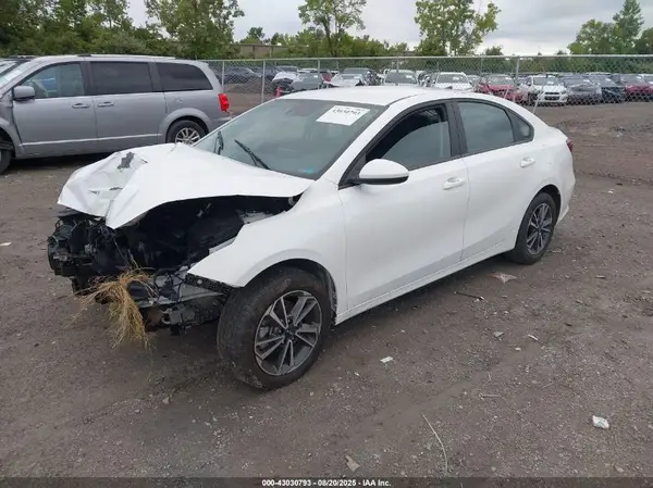 3KPF24AD9RE695368 2024 KIA FORTE - Image 2