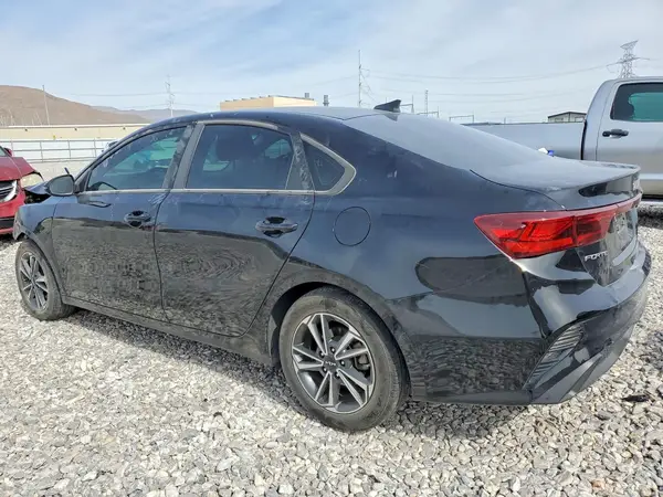 3KPF24AD9RE696083 2024 KIA FORTE - Image 2