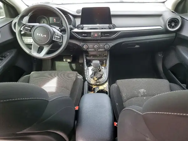 3KPF24AD9RE696083 2024 KIA FORTE - Image 8