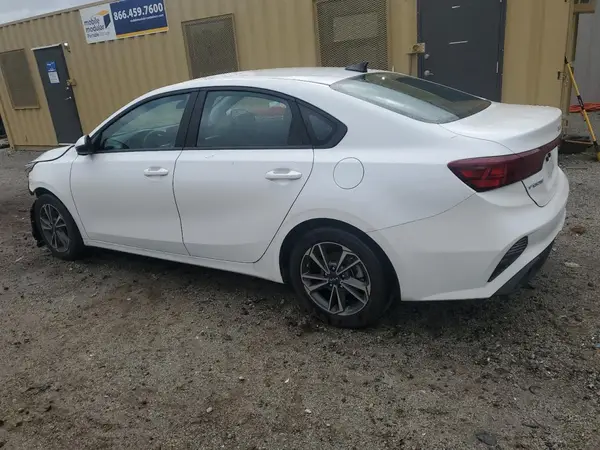 3KPF24AD9RE696231 2024 KIA FORTE - Image 2
