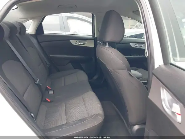 3KPF24AD9RE698027 2024 KIA FORTE - Image 8