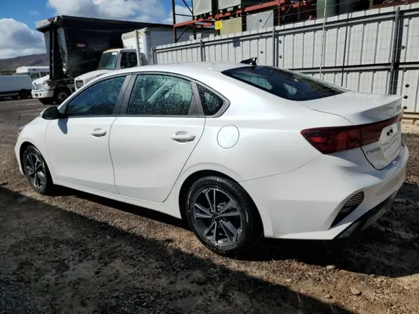 3KPF24AD9RE698030 2024 KIA FORTE - Image 2