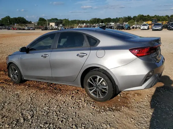 3KPF24AD9RE698545 2024 KIA FORTE - Image 2