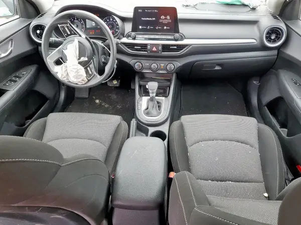 3KPF24AD9RE698898 2024 KIA FORTE - Image 8