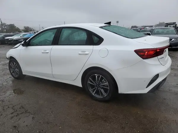 3KPF24AD9RE701914 2024 KIA FORTE - Image 2