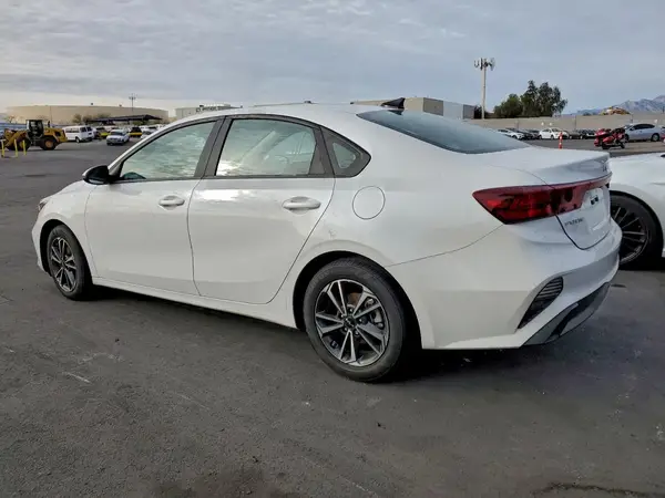 3KPF24AD9RE702013 2024 KIA FORTE - Image 2