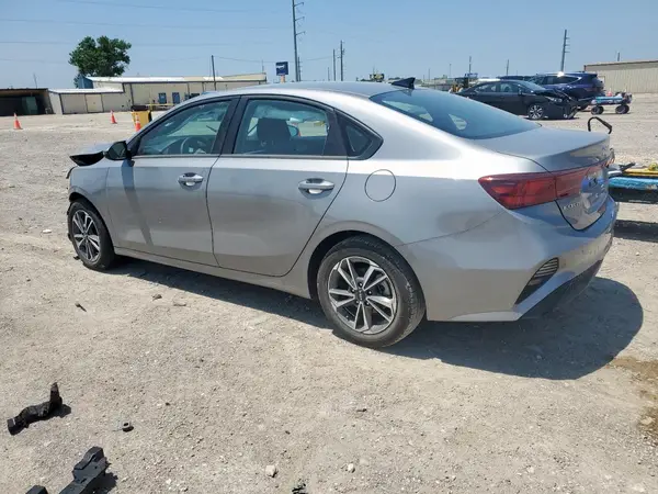 3KPF24AD9RE703954 2024 KIA FORTE - Image 2