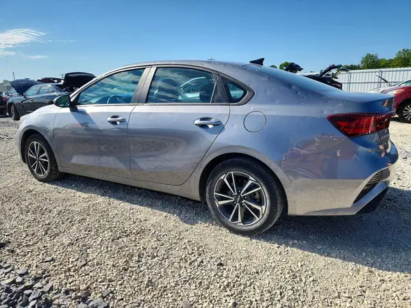 3KPF24AD9RE704683 2024 KIA FORTE - Image 2