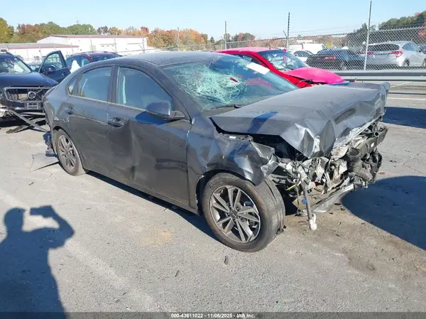 3KPF24AD9RE704926 2024 KIA FORTE - Image 1