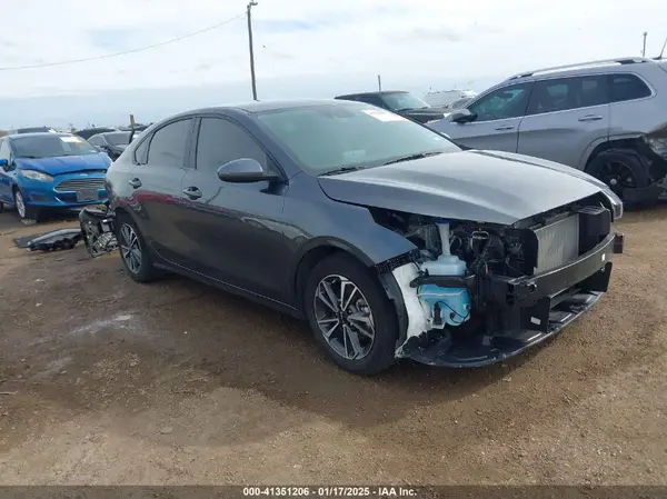 3KPF24AD9RE709771 2024 KIA FORTE - Image 1