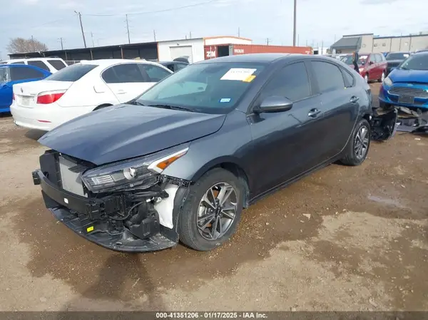3KPF24AD9RE709771 2024 KIA FORTE - Image 2