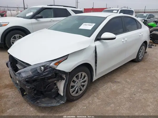 3KPF24AD9RE710371 2024 KIA FORTE - Image 2