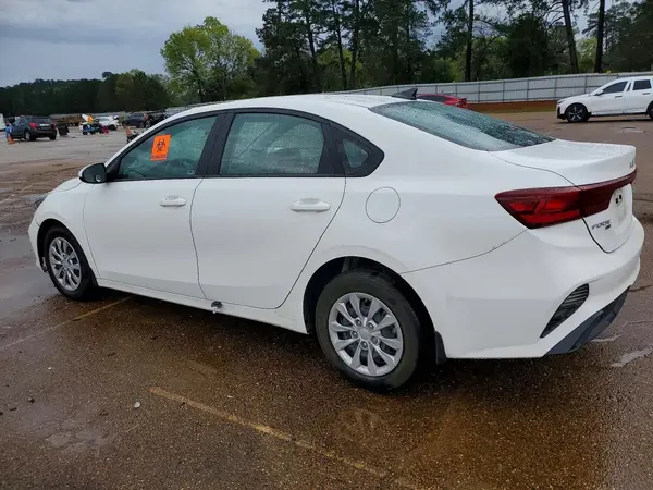 3KPF24AD9RE710385 2024 KIA FORTE - Image 2