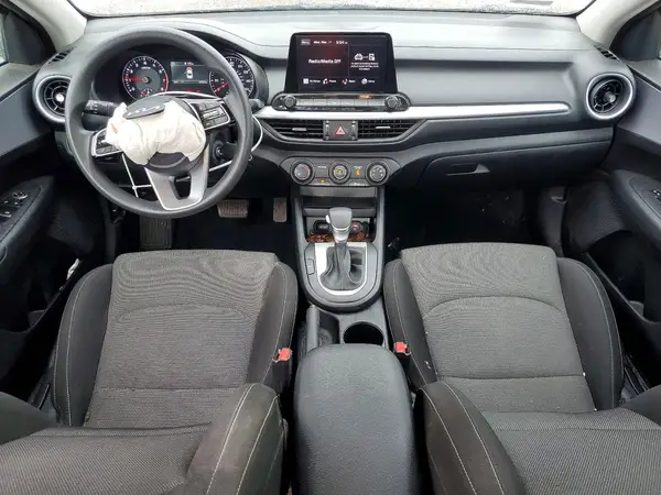 3KPF24AD9RE710385 2024 KIA FORTE - Image 8