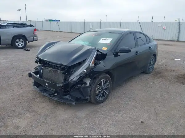 3KPF24AD9RE712881 2024 KIA FORTE - Image 2