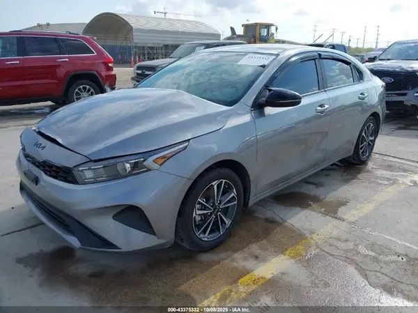 3KPF24AD9RE714632 2024 KIA FORTE - Image 2