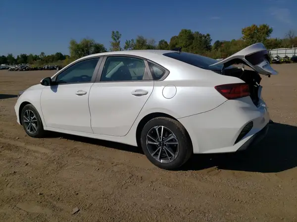 3KPF24AD9RE717191 2024 KIA FORTE - Image 2