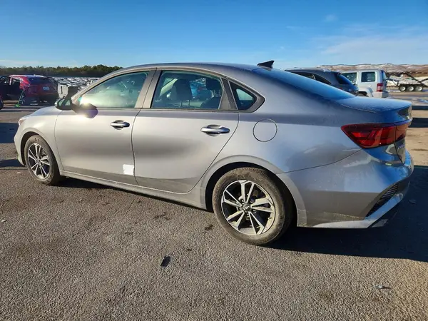 3KPF24AD9RE718034 2024 KIA FORTE - Image 2