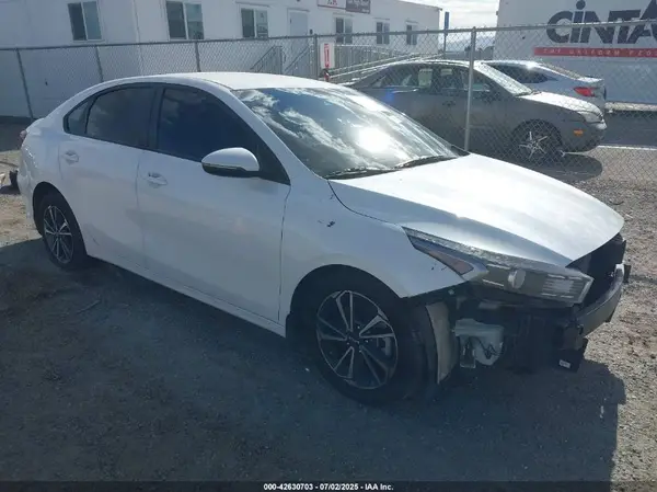 3KPF24AD9RE720527 2024 KIA FORTE - Image 1