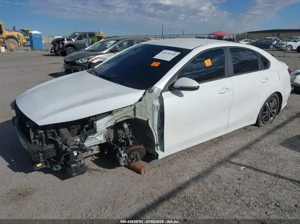 3KPF24AD9RE720527 2024 KIA FORTE - Image 2