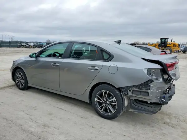 3KPF24AD9RE721824 2024 KIA FORTE - Image 2