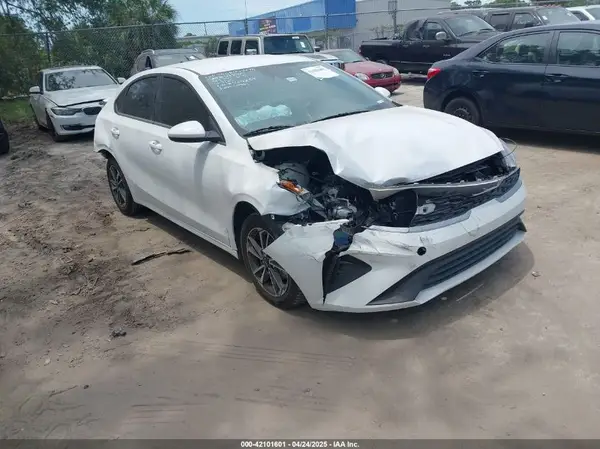 3KPF24AD9RE724254 2024 KIA FORTE - Image 1