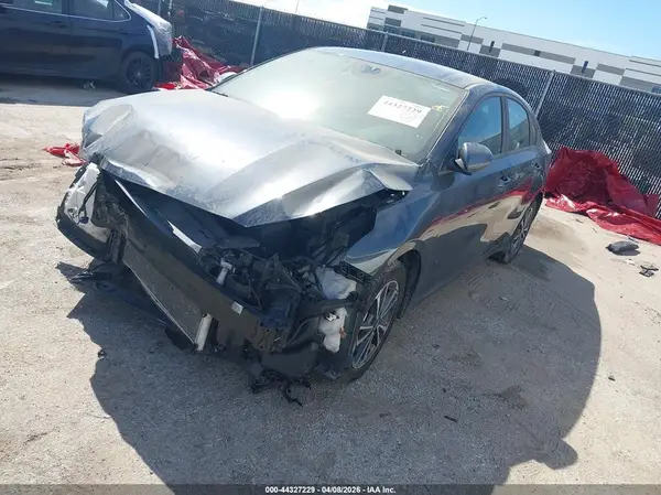 3KPF24AD9RE724397 2024 KIA FORTE - Image 2
