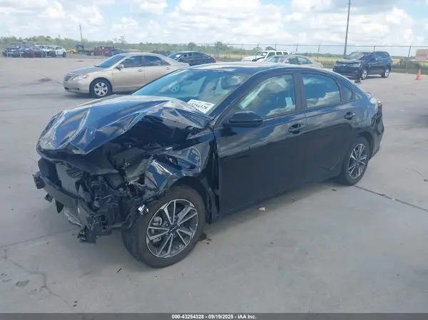 3KPF24AD9RE725436 2024 KIA FORTE - Image 2