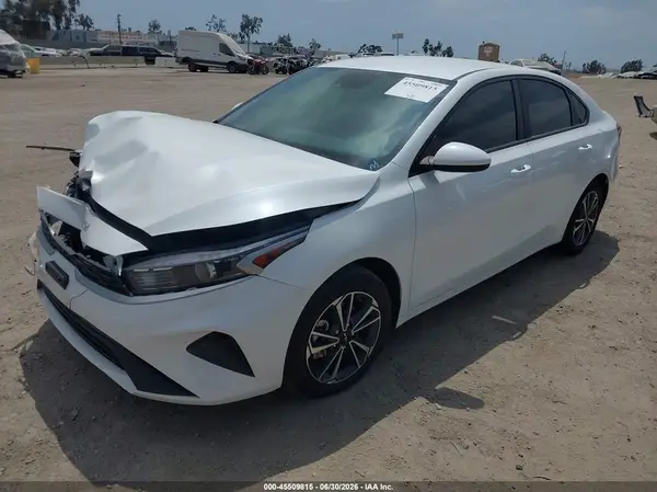 3KPF24AD9RE725470 2024 KIA FORTE - Image 2