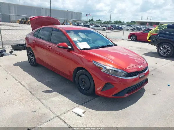 3KPF24AD9RE726585 2024 KIA FORTE - Image 1