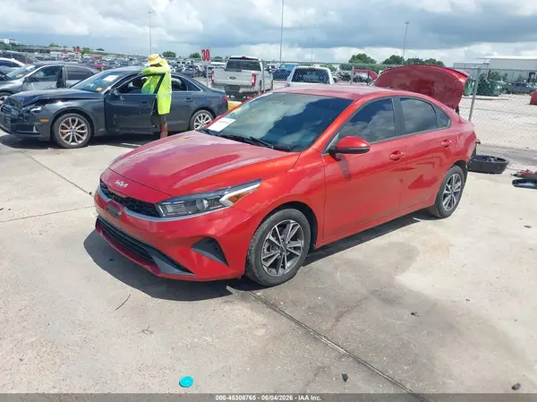 3KPF24AD9RE726585 2024 KIA FORTE - Image 2