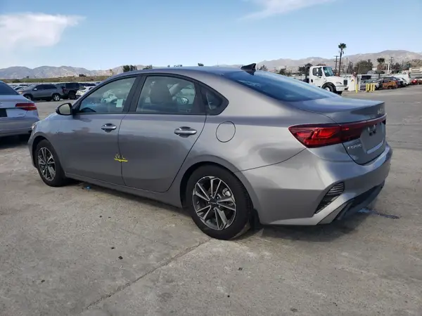 3KPF24AD9RE727090 2024 KIA FORTE - Image 2