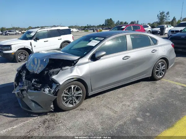 3KPF24AD9RE727929 2024 KIA FORTE - Image 2