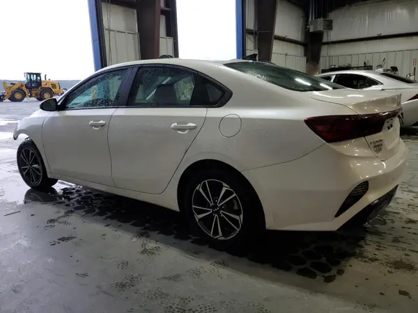 3KPF24AD9RE728885 2024 KIA FORTE - Image 2