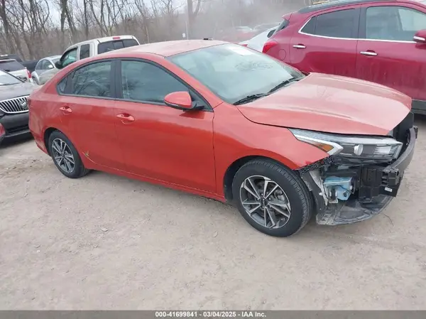 3KPF24AD9RE730734 2024 KIA FORTE - Image 1