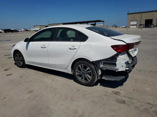 3KPF24AD9RE732998 2024 KIA FORTE - Image 2