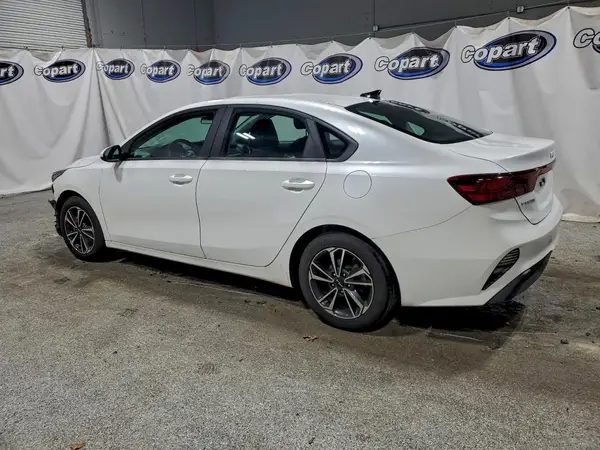 3KPF24AD9RE734749 2024 KIA FORTE - Image 2
