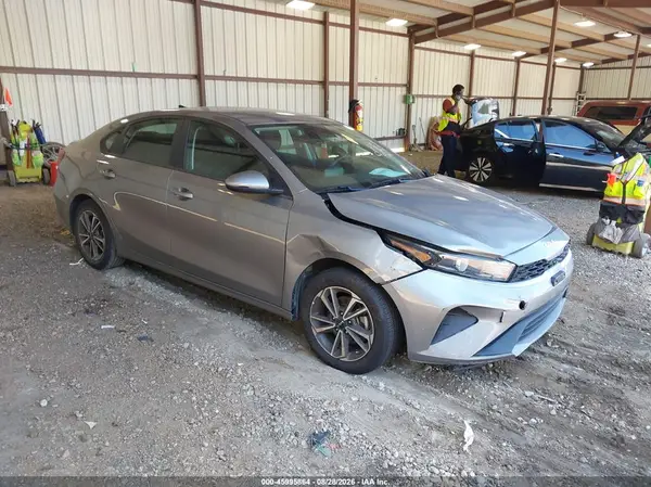 3KPF24AD9RE738509 2024 KIA FORTE - Image 1