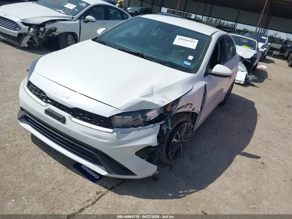 3KPF24AD9RE738641 2024 KIA FORTE - Image 2