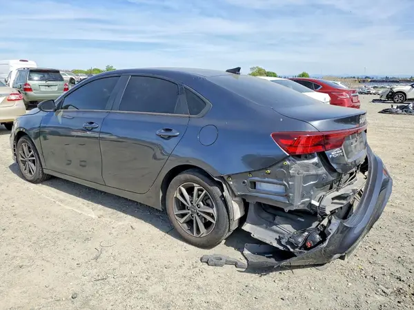 3KPF24AD9RE740390 2024 KIA FORTE - Image 2