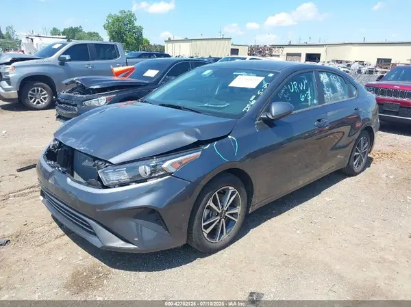 3KPF24AD9RE740616 2024 KIA FORTE - Image 2