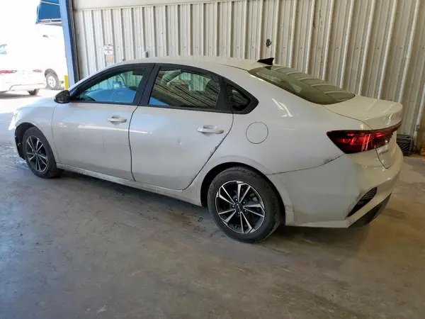 3KPF24AD9RE743869 2024 KIA FORTE - Image 2